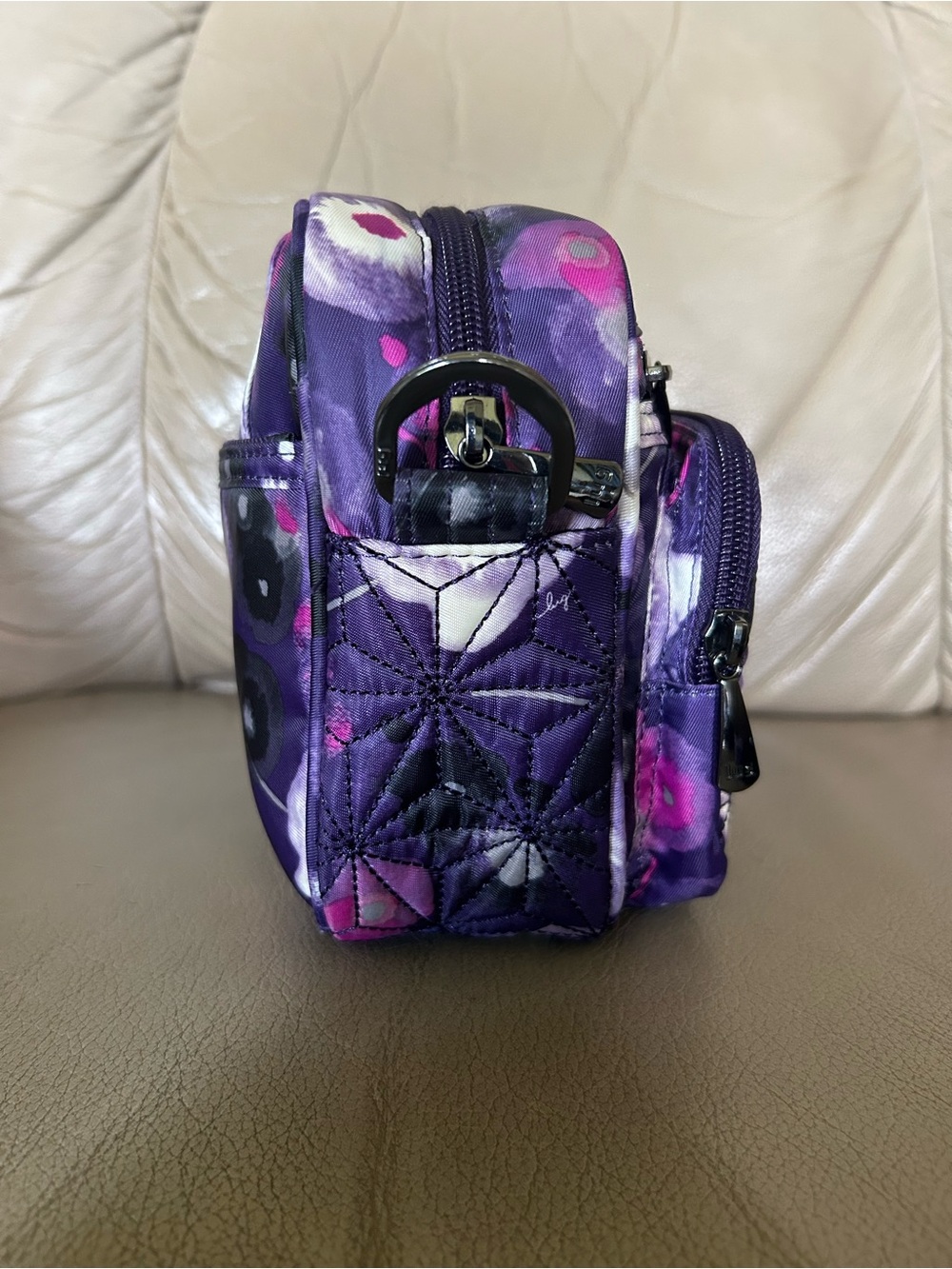 Lug Carousel Watercolor Purple Crossbody Belt Bag EUC - Picture 6 of 15